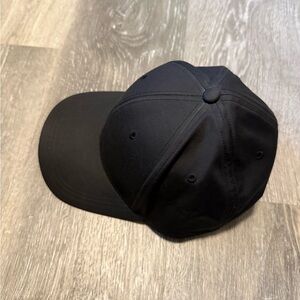 Lululemon men’s On The Fly Ball Cap. One size.
